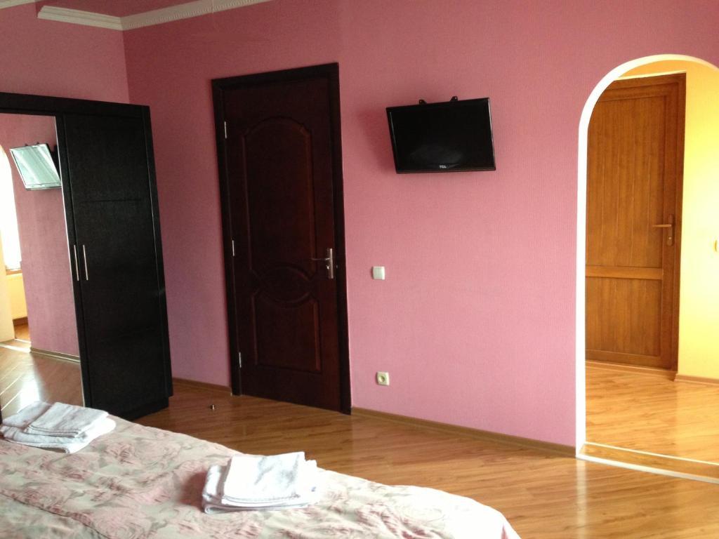 Hotel Isaka Tiflis Oda fotoğraf