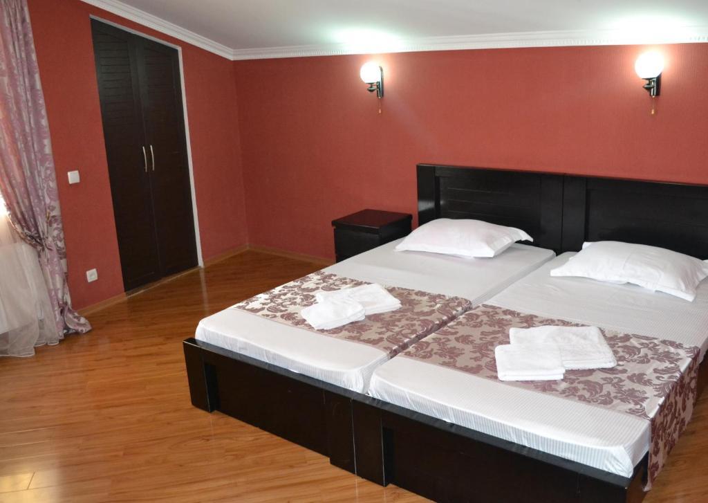 Hotel Isaka Tiflis Oda fotoğraf