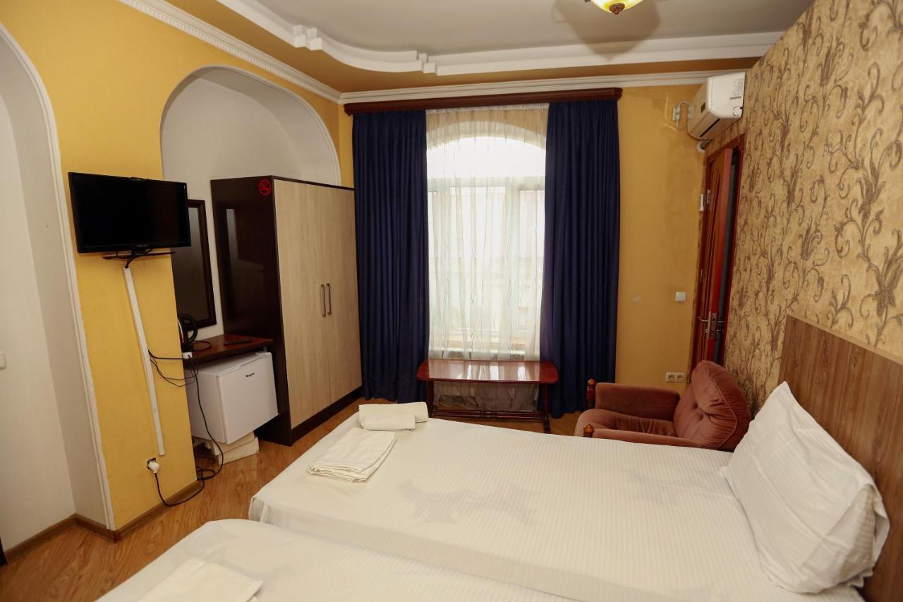 Hotel Isaka Tiflis Dış mekan fotoğraf